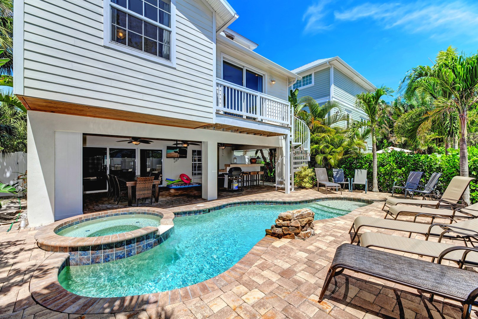 The backyard pool of one of our Anna Maria Last Minute Rentals