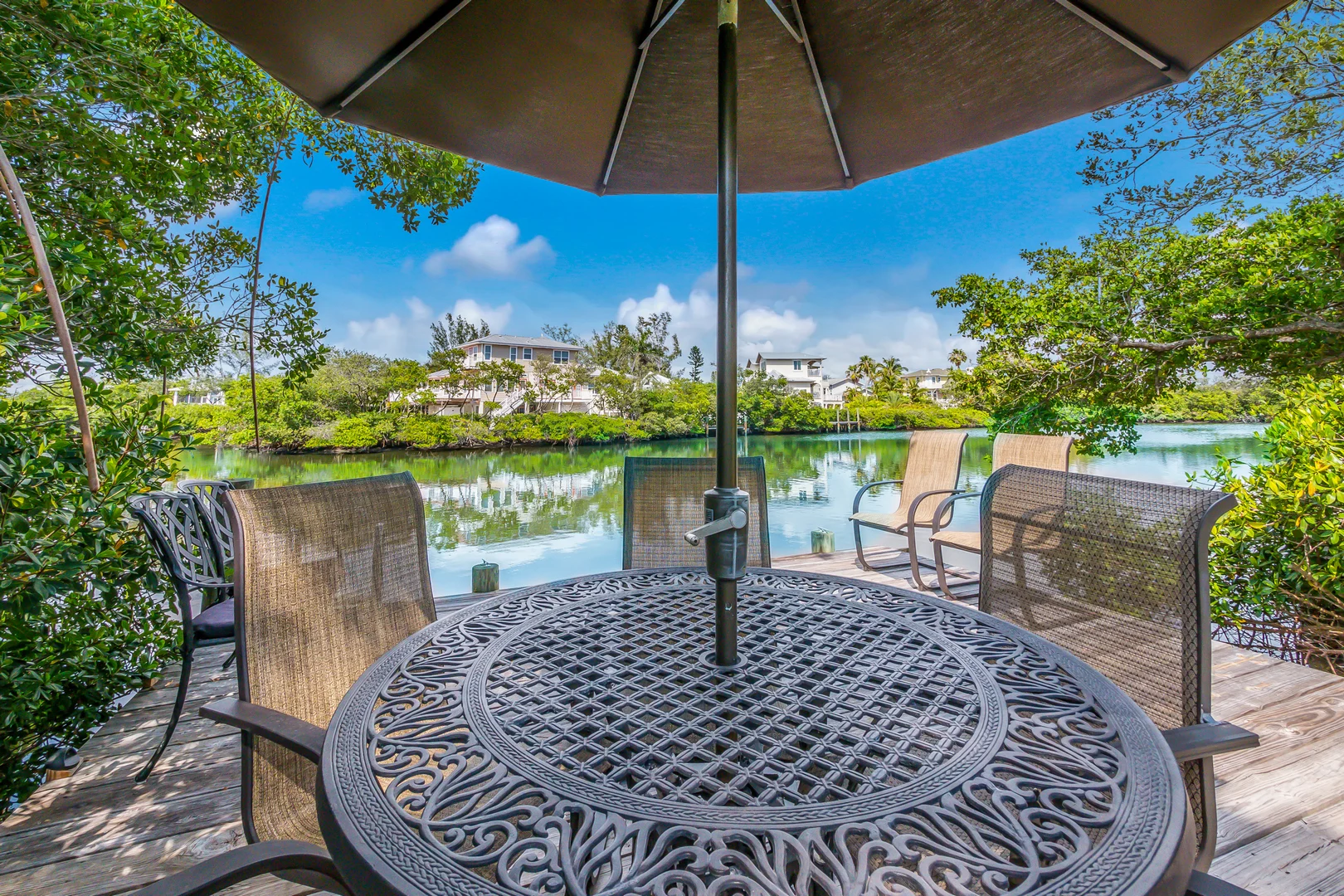 Picnic table on canal front rental